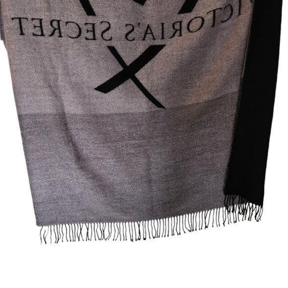 Victorias Secret Pink & Black Tattered‎ Ends One Size Throw & Decorative Blanket - Picture 6 of 11
